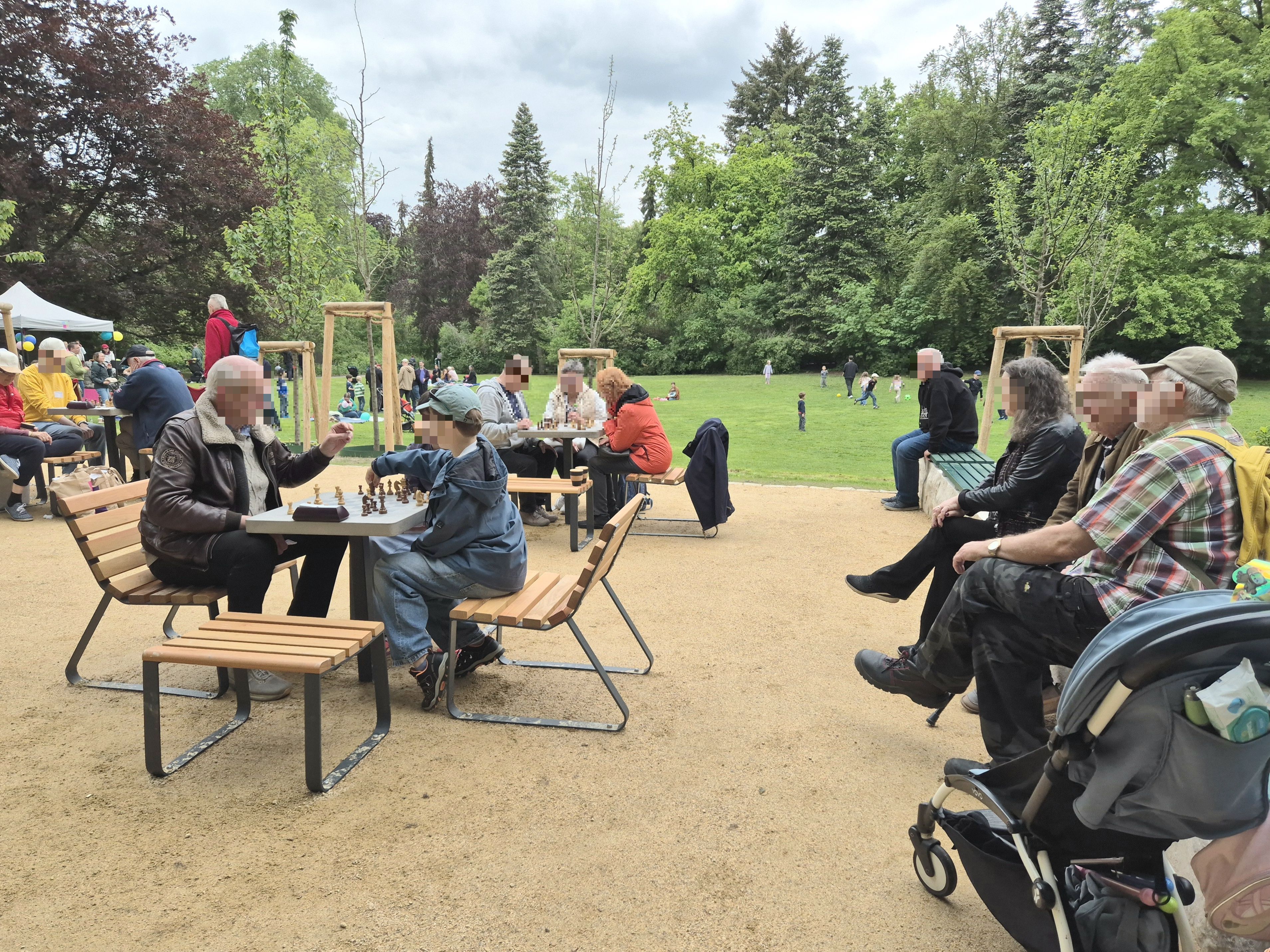 Schachspieler im Rosengarten im Frankepark am Tag der Städtebauförderung, 9. Mai 2026