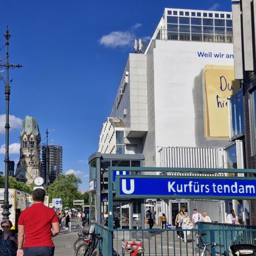 Kurfürstendamm mit Blick auf die Gedächtniskirche, Berlin Charlottenburg-Wilmersdorf